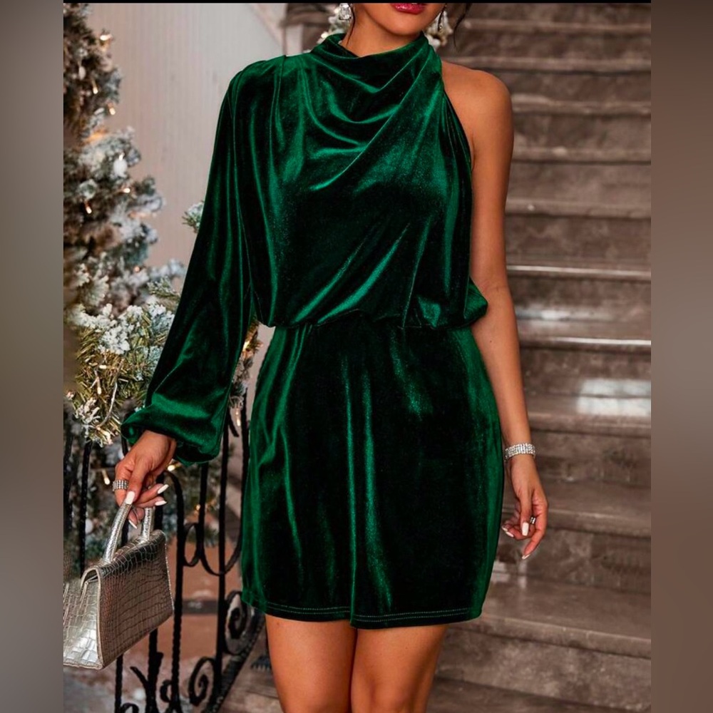 Elegant Green Velvet One-Shoulder Dress